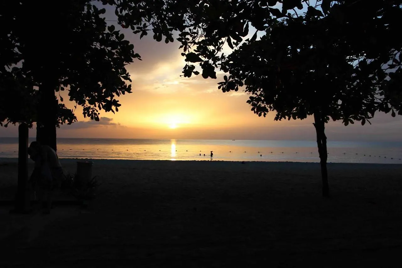 Sand And Blue Seas Negril Apartmanhotel